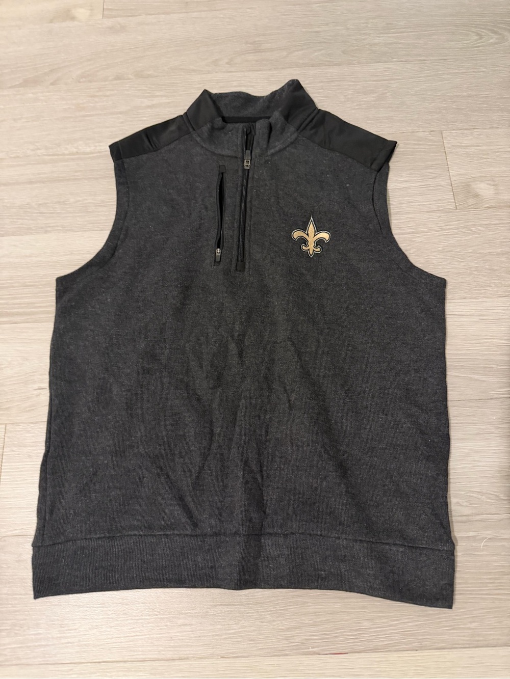 Men's Charcoal Gray Sleeveless Zip-Up Sweater Vest with Fleur-de-Lis